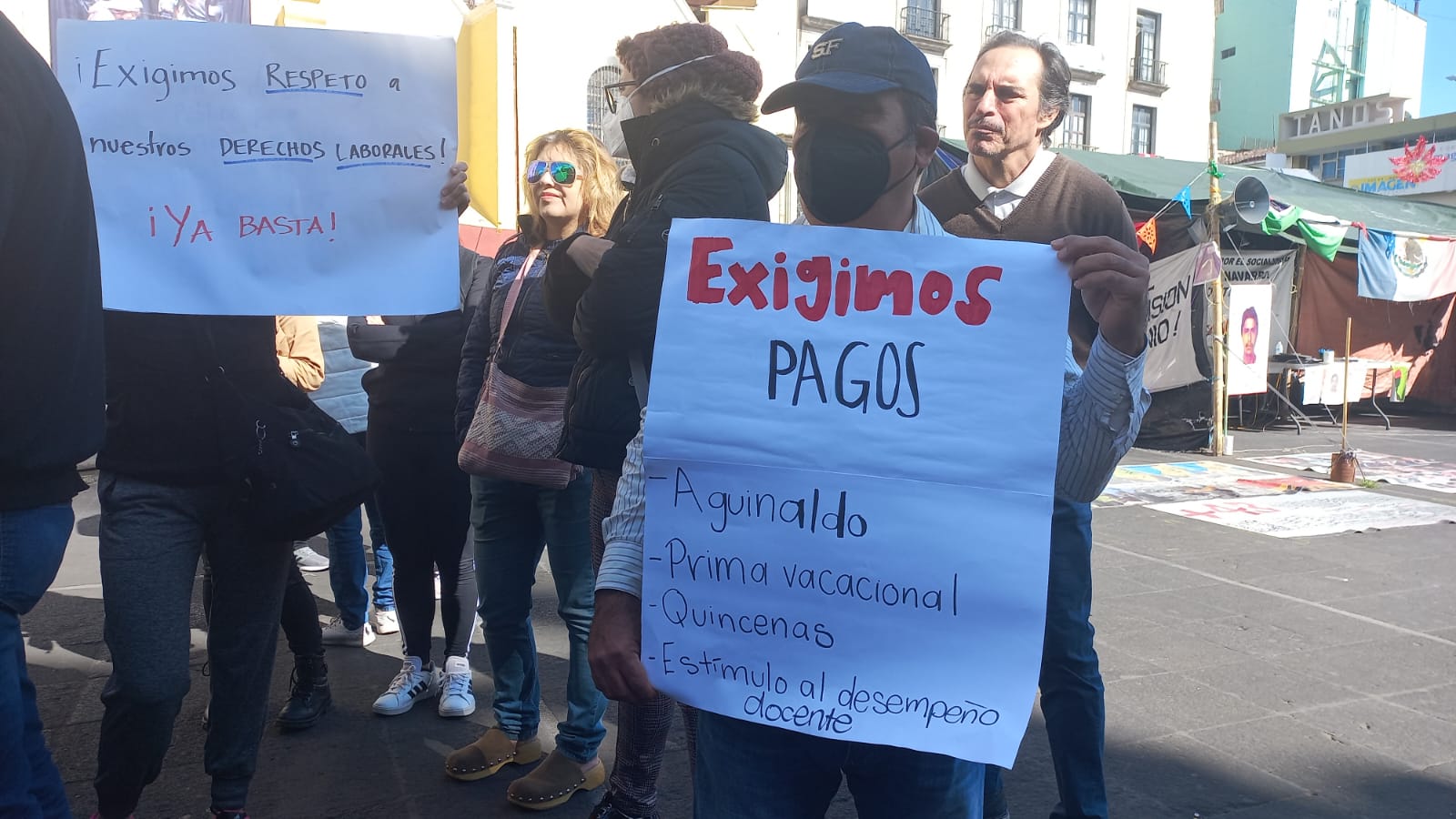 Protestan trabajadores del ITSX, exigen el pago del aguinaldo