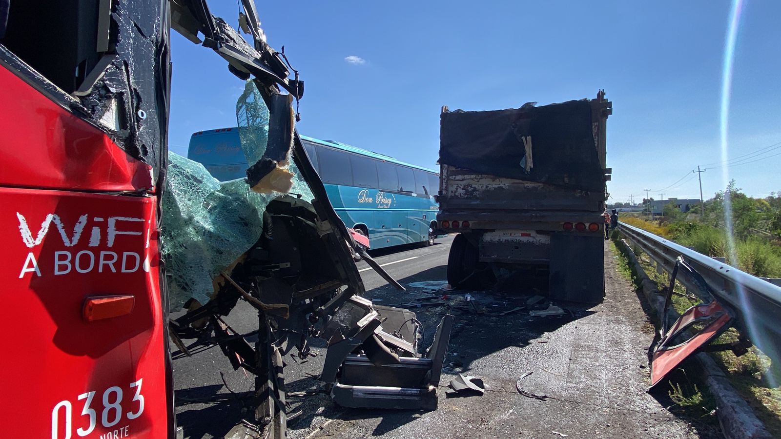 Choque de autobús en autopista México- Veracruz deja 18 heridos