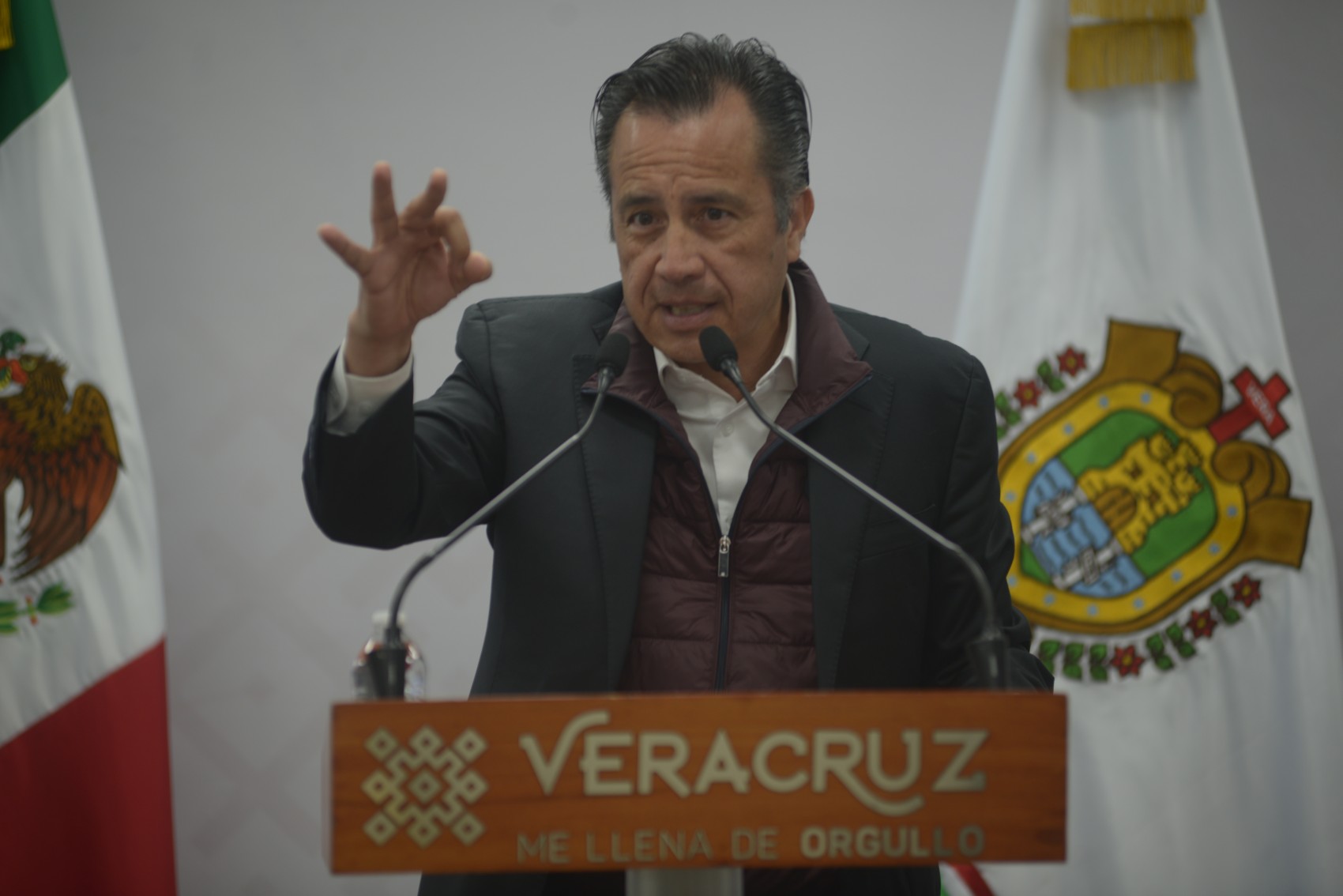 Falta de pago de aguinaldo completo y bono de reyes fue por retraso del depósito: Cuitláhuac