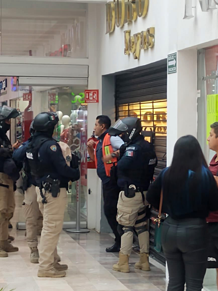 Asaltan joyería en Plaza Crystal de Xalapa
