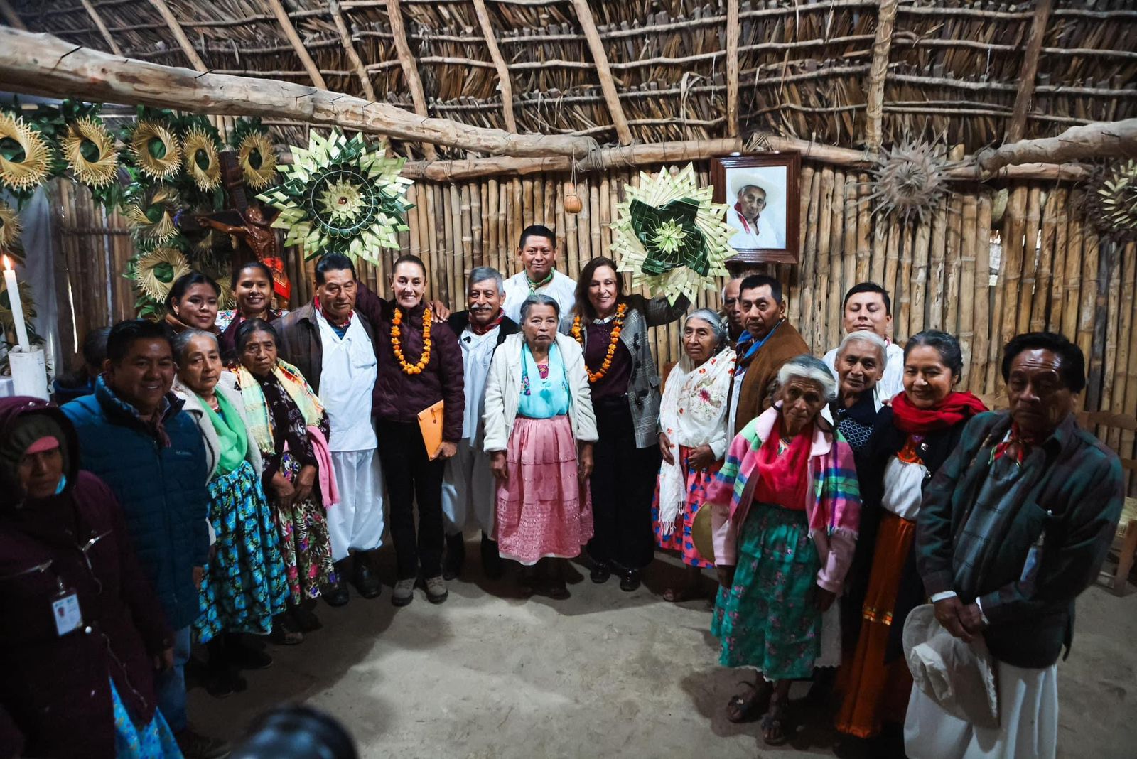 Abuelos totonacos dan la bendición a Claudia Sheinbaum