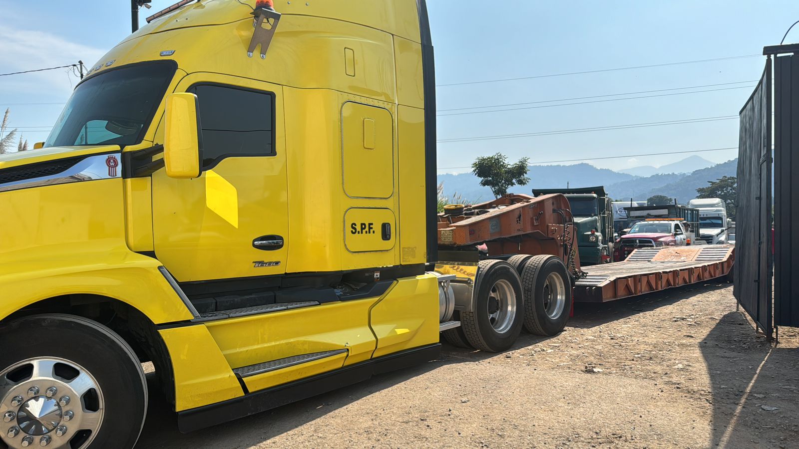 Recuperan en Cuitláhuac tráiler robado en hidalgo en diciembre