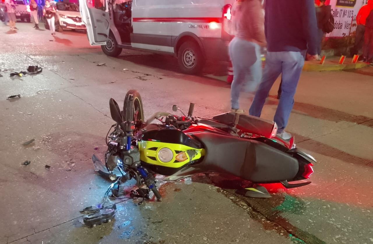 Grave policía que cayó de la batea de la patrulla en una manifestación