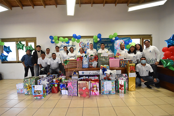 UV llevó alegría a niñas y niños del municipio de Atlahuilco