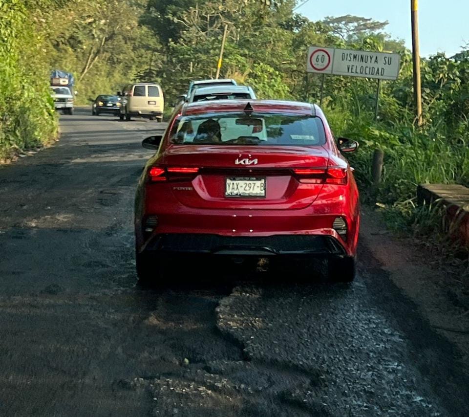 Proponen crear área para atender el mal estado de las carreteras en Veracruz