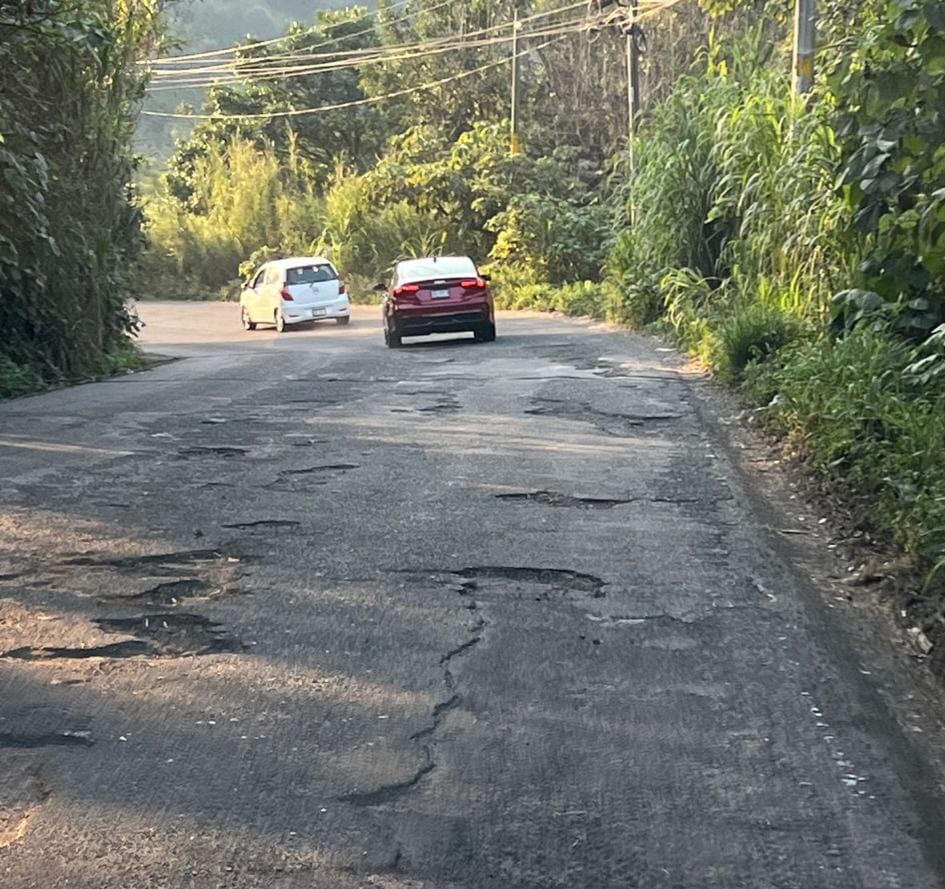 Llena de baches, hoyos y deslaves la carretera federal Ixtaczoquitlán-Fortín