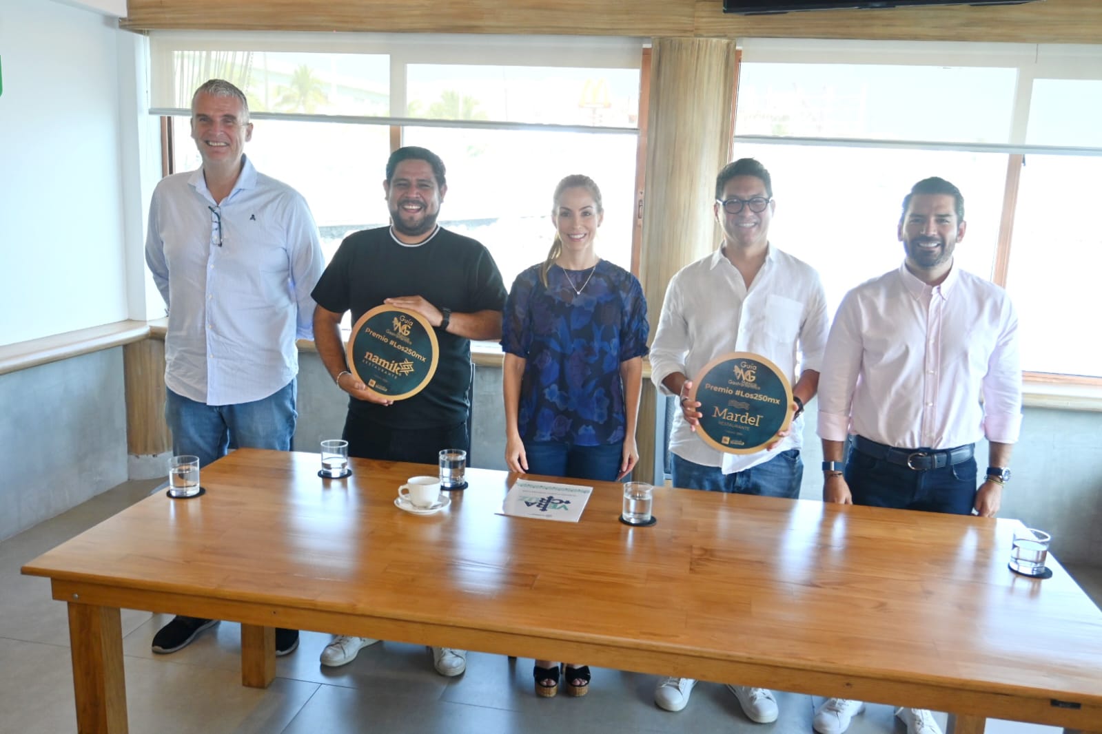Lobeira de Yunes entrega reconocimientos a restaurantes por obtener el premio gastronómico #Los250mx