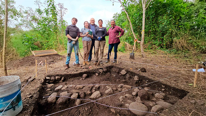 Universitarios realizan excavaciones en sitio arqueológico de Toxpan