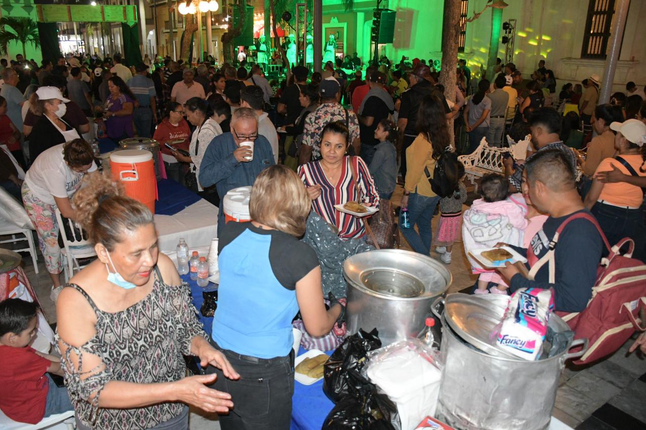 Un éxito tamaliza en el zócalo de Veracruz, se vendieron 12 mil platillos