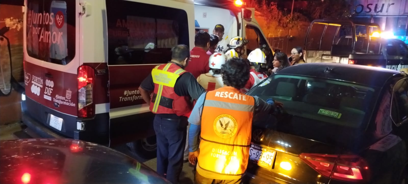 Cuatro lesionados en auto que intenta ganarle el paso a tren carguero en Fortín
