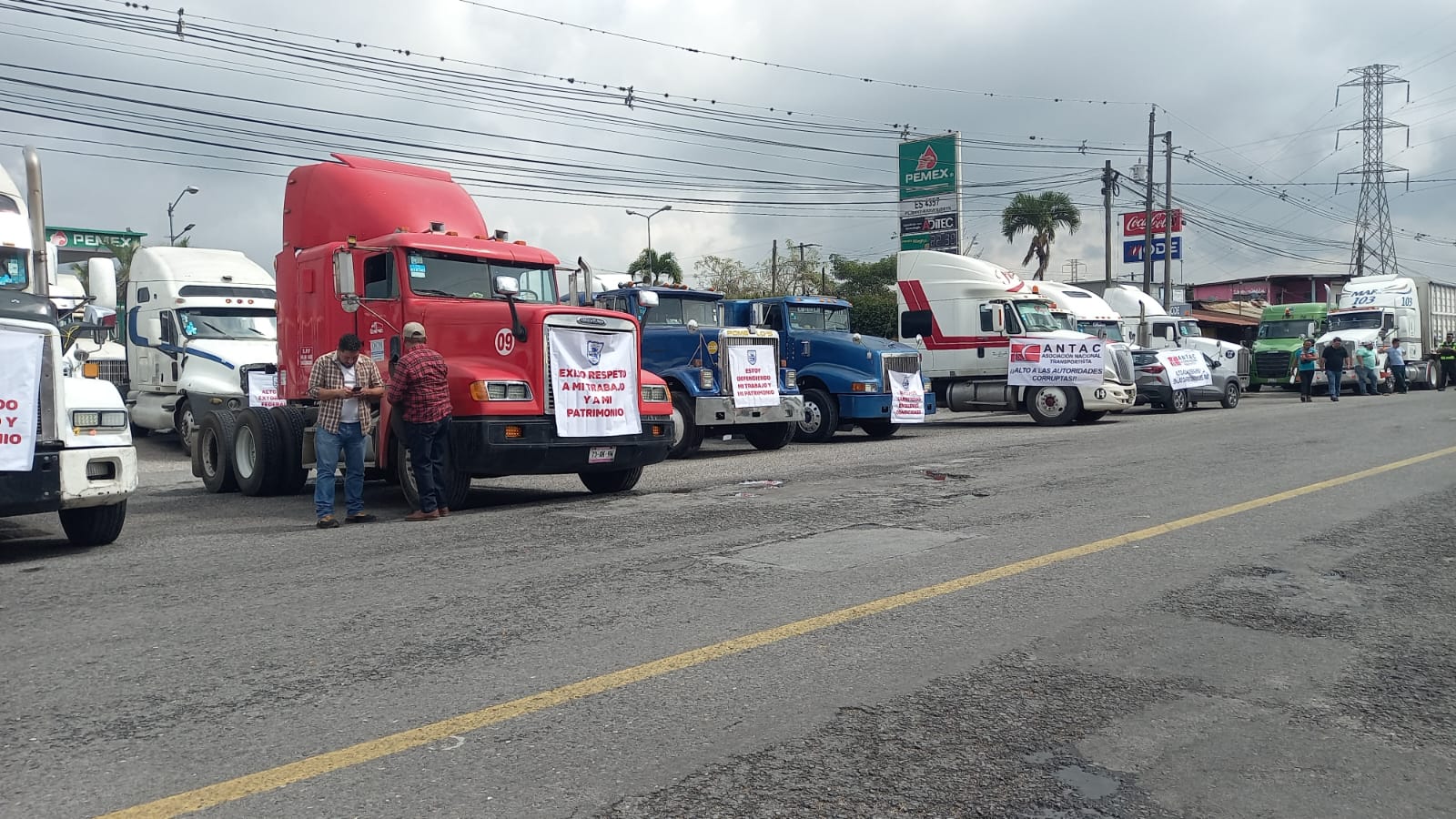 Transportistas exigen al gobierno federal y estatal garantizar seguridad en carreteras de Veracruz