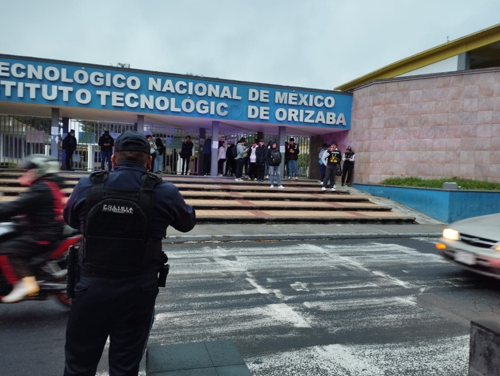 Por falta de becas y descuentos, estudiantes toman instalaciones del Instituto Tecnológico de Orizaba