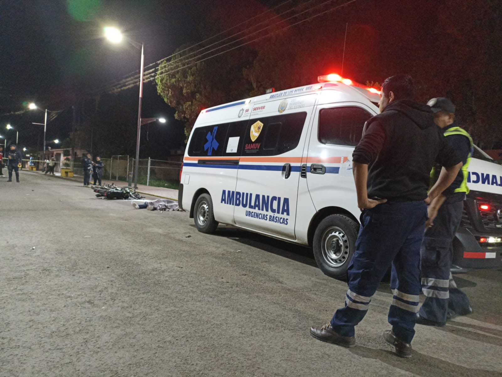 Joven obrero muere al derrapar en motocicleta en el centro de Cuichapa