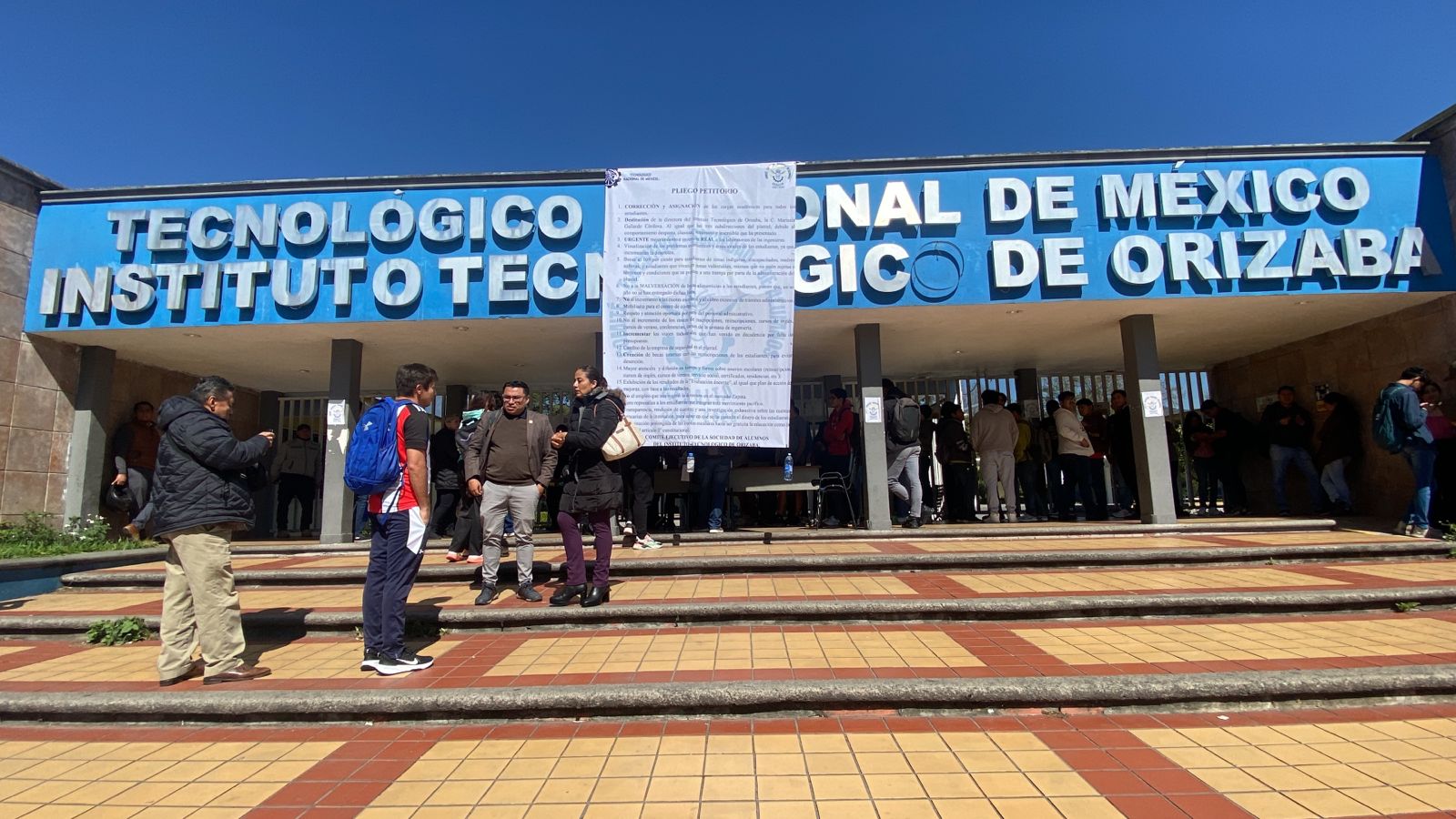 Estudiantes liberan instalaciones del Instituto Tecnológico de Orizaba