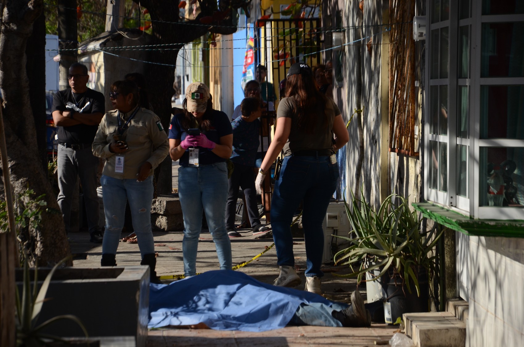 Plomero se electrocuta, cae de azotea y muere en el puerto de Veracruz