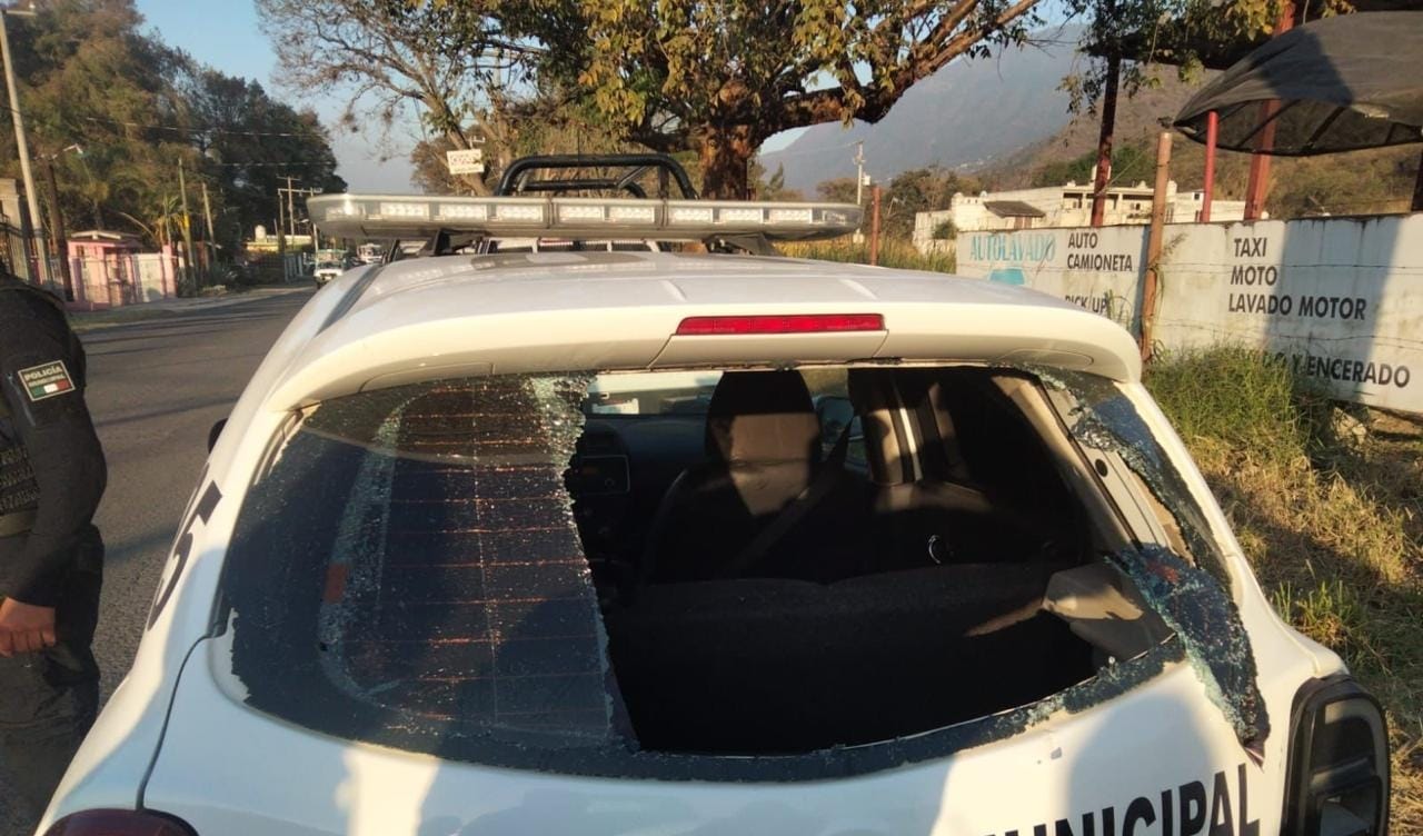 Turba agrede a golpes a 4 policías en Nogales