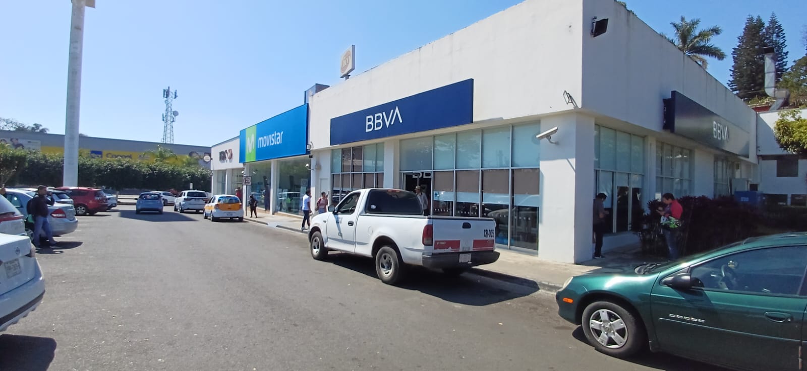 Hombre muere de aparente infarto fulminante al interior de un banco en Fortín