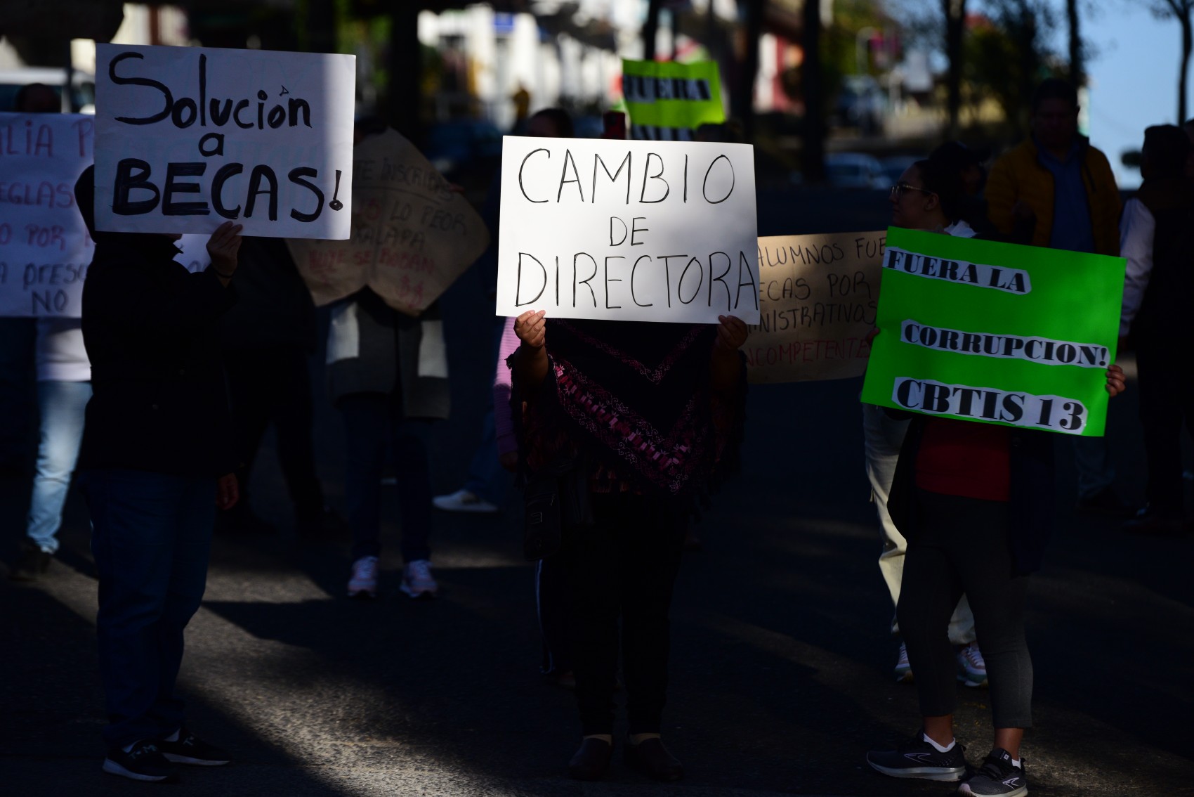 Con bloqueo piden destitución de directora del CBTIS 13 en Xalapa