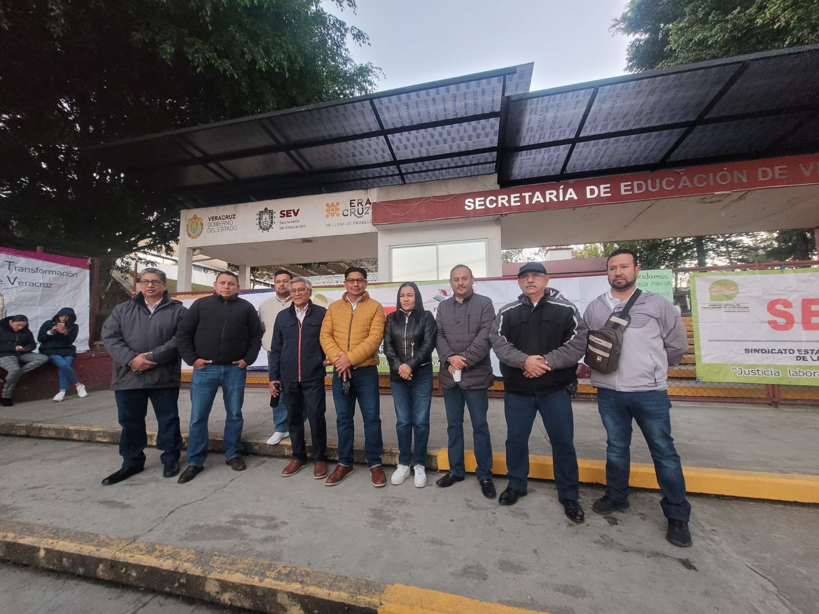 Sindicatos toman la SEV para exigir pagos y trámites pendientes
