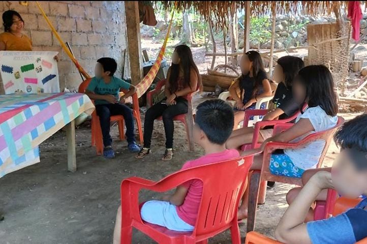 Egresada de UV-Intercultural reflexionó con infantes sobre sus derechos