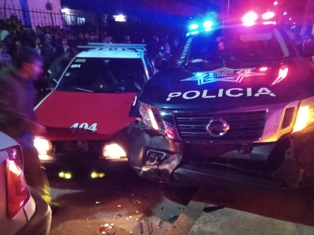 Taxi contra patrulla en Orizaba, tres lesionados