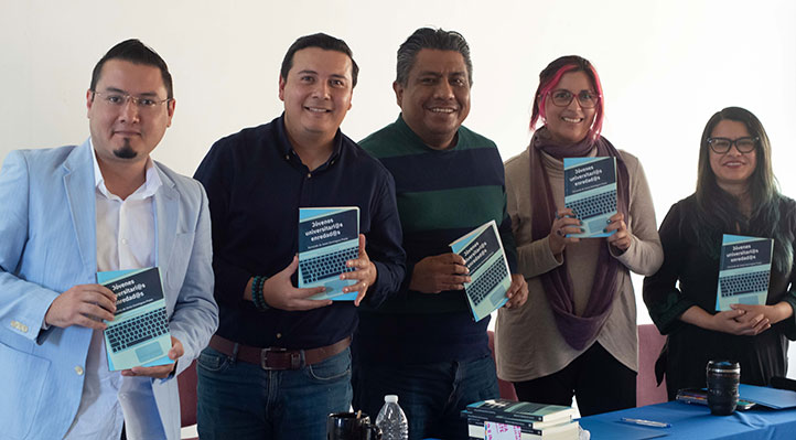 Estudiantes usan redes con fines académicos y de interacción