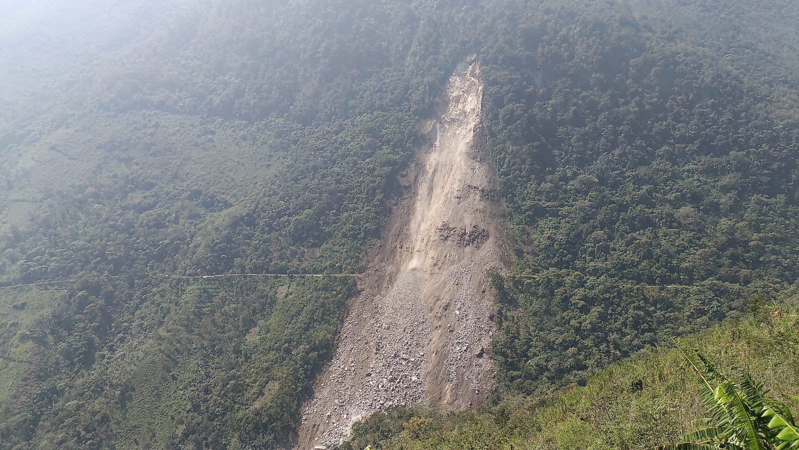 Hay 6 comunidades incomunicadas en Mixtla de Altamirano tras derrumbe