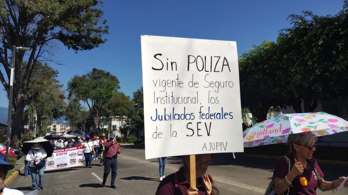 Maestros piden en el pago del seguro institucional pendientes desde hace 14 años