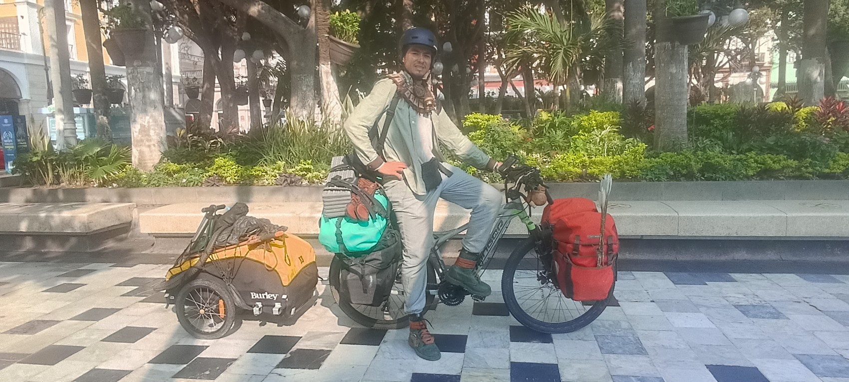 Jürgen, joven cicloturista mexicano, llega a Veracruz en su travesía por el país