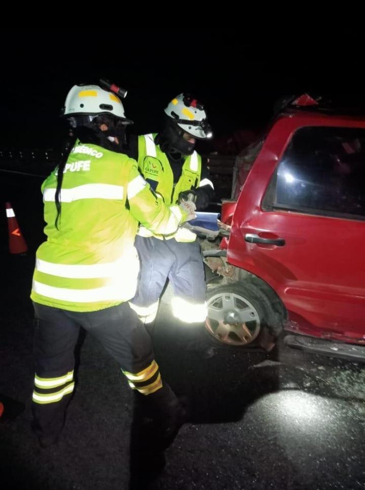 Accidente entre tráiler y camioneta particular deja tres fallecidos en autopista Córdoba-Veracruz