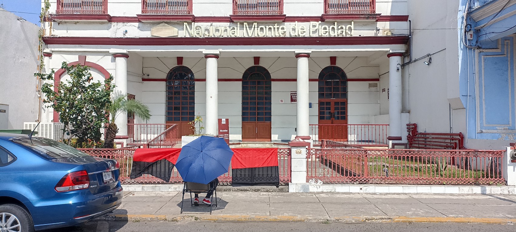 Estalla la huelga en el Monte de Piedad; colocan banderas rojinegras en 12 sucursales de Veracruz y Boca