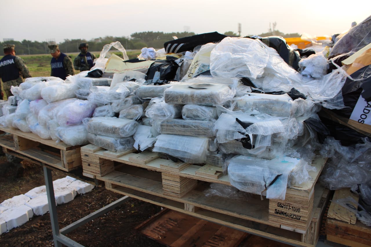 FGR y Semar incineran más de 800 de droga incautada en Veracruz