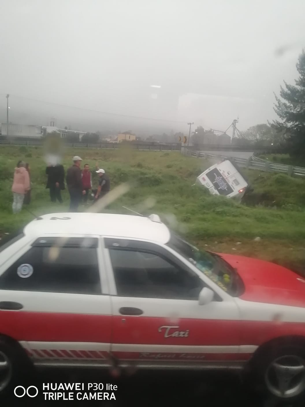 Tres socorristas lesionados en accidente en la carretera Xalapa-Perote