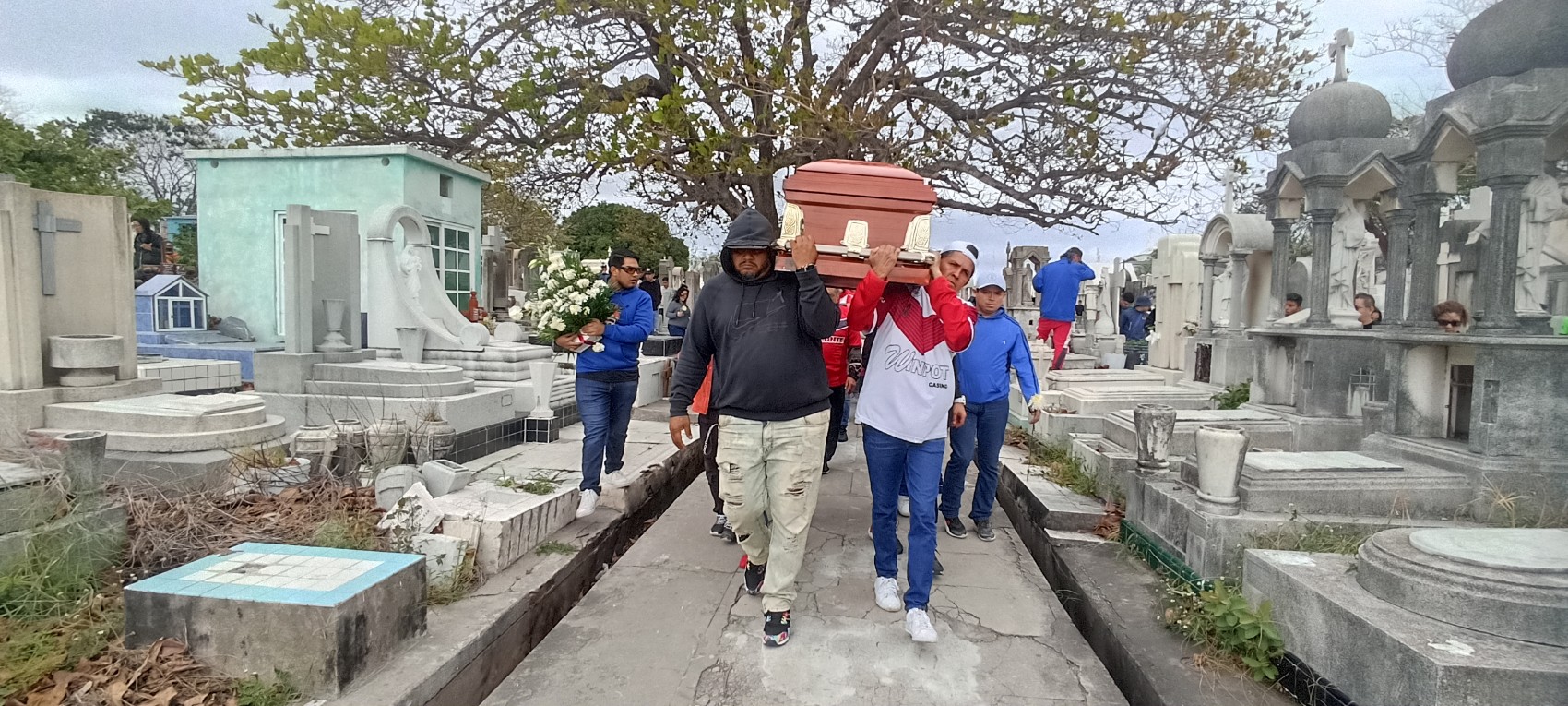 Dan emotiva despedida al futbolista veracruzano Diego “El Puma” Chávez