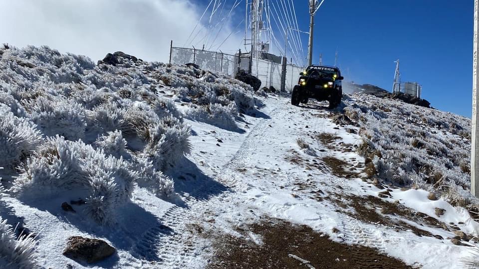 Cuarta nevada en el Cofre de Perote, suben más de 300 personas