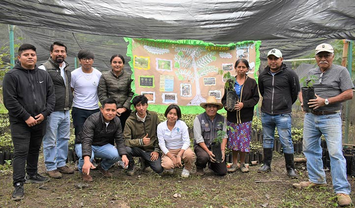 Alumnos de UV-Intercultural capacitaron a productores de Tlachichilco