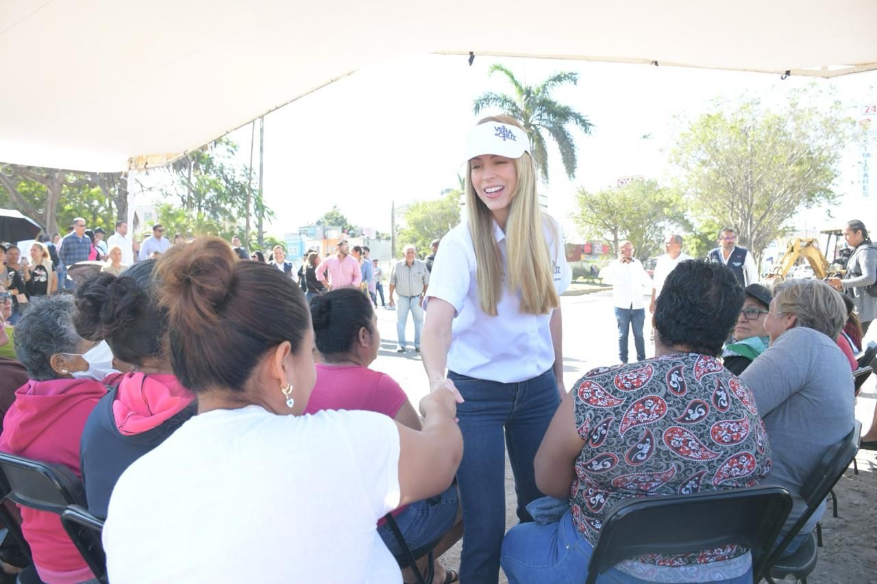 Inicia Paty Lobeira de Yunes repavimentación en concreto hidráulico de la calle Azteca en la zona de Tejería