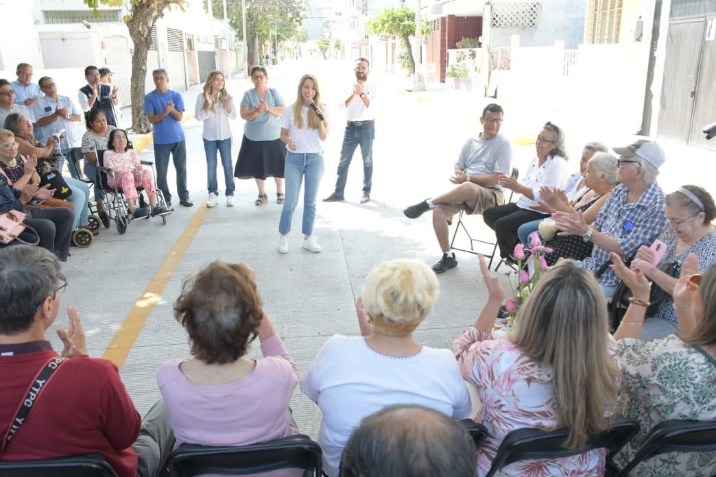 Inaugura la alcaldesa Paty Lobeira de Yunes rehabilitación de la calle Américo Vespucio en el fraccionamiento Reforma