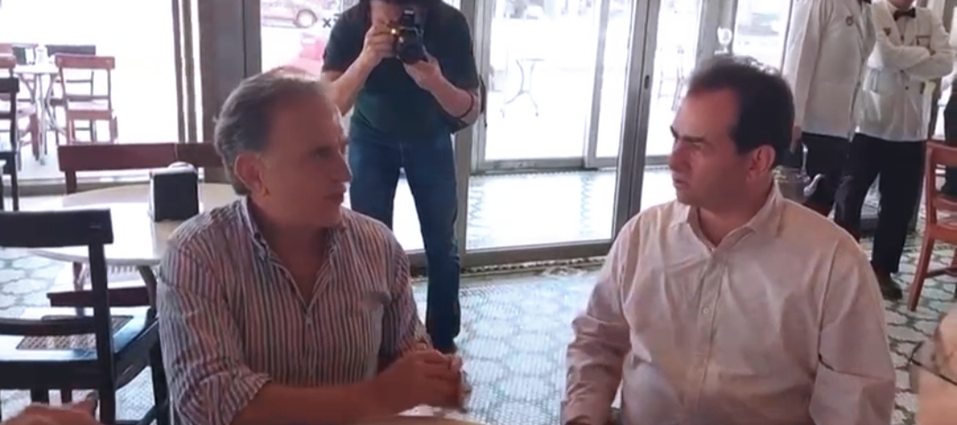 Se reúnen Pepe Yunes y MIYULI en un café de Boca del Río