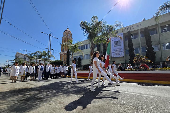 Medicina UV, Orizaba-Córdoba, celebró 50 aniversario * Inició labores en 1974 con 216 estudiantes