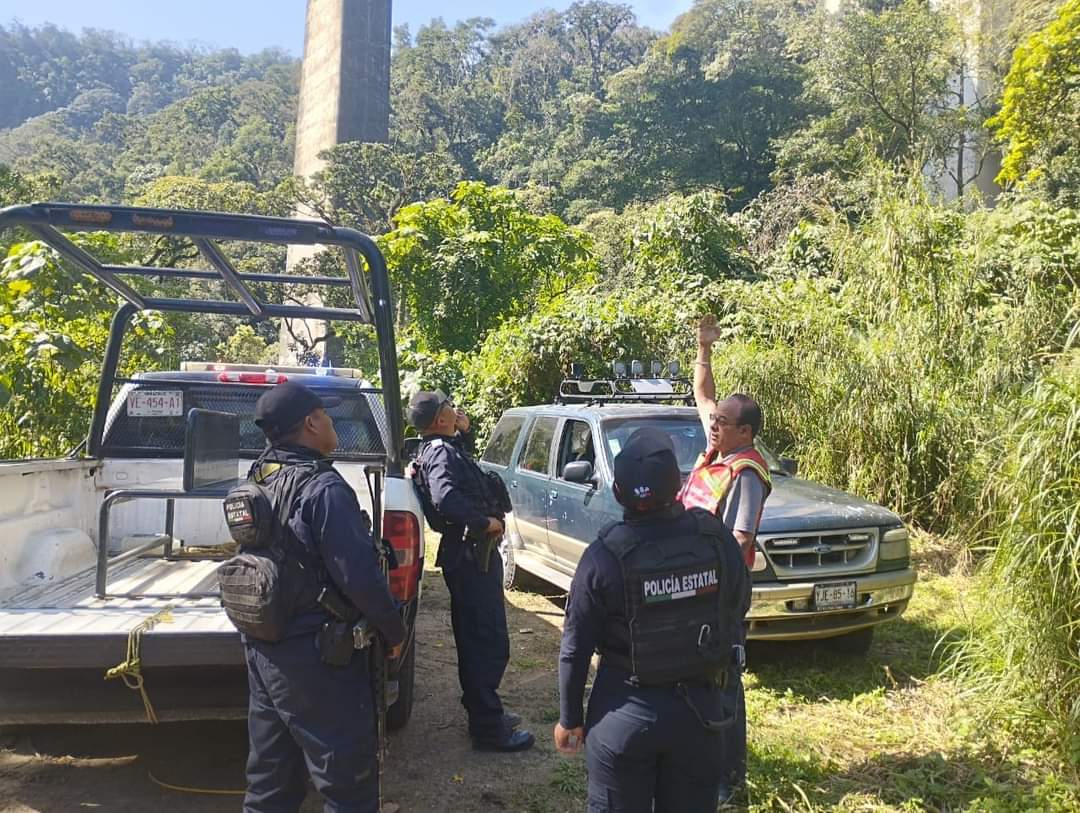 Intensa Movilización por falsa llamada de alerta de mujer que se lanzaría desde el puente de Metlac