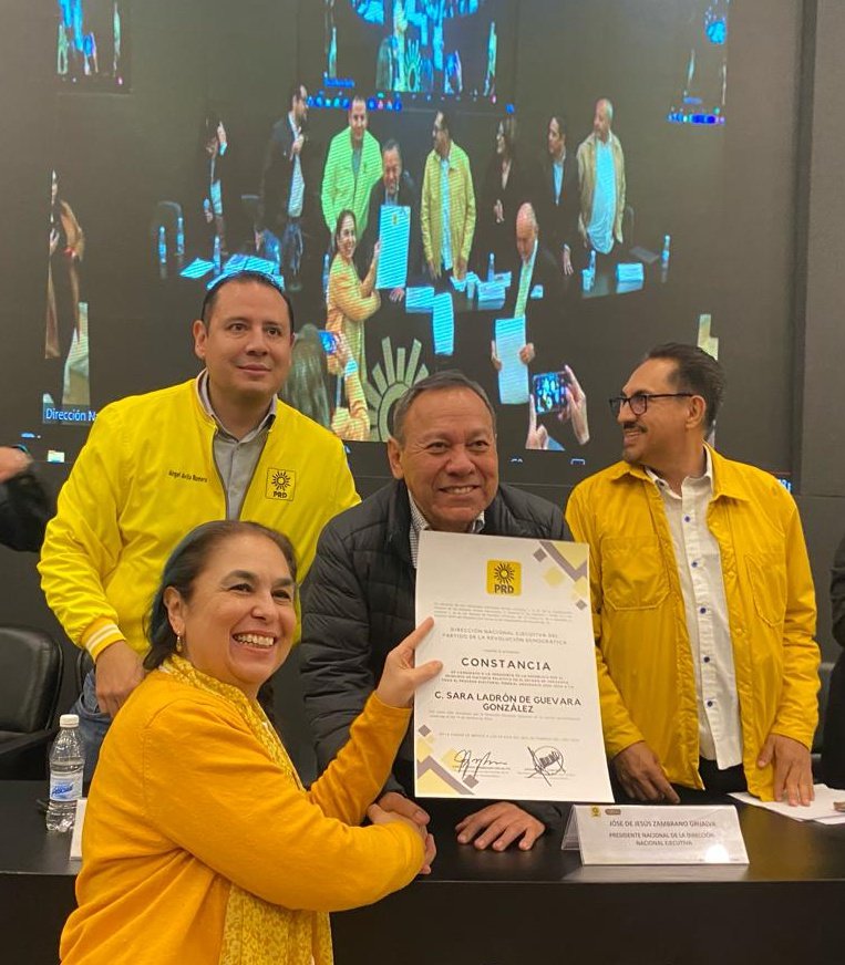 Ex rectora Sara Ladrón recibe constancia como candidata al Senado por el PRD