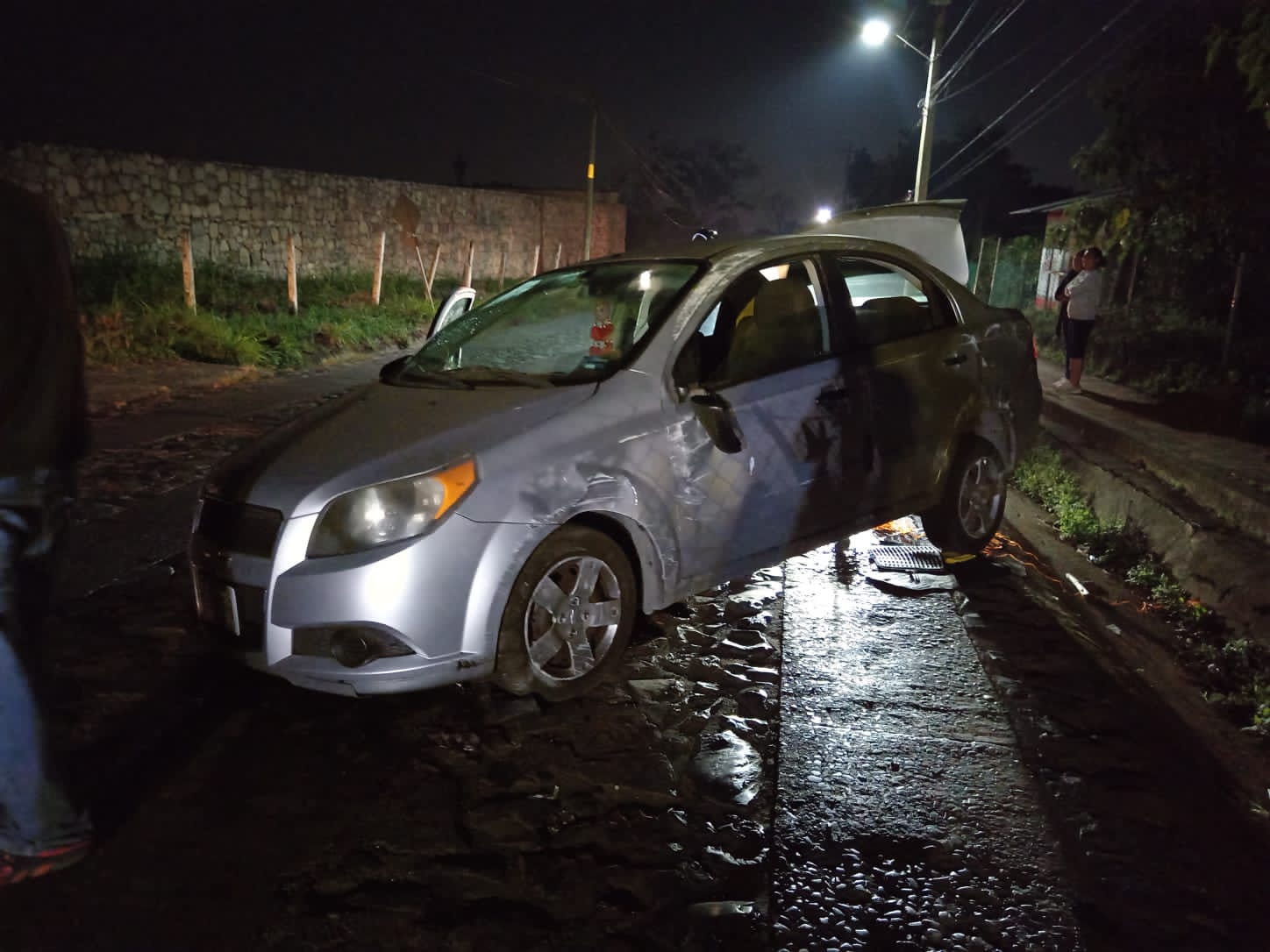 Un lesionado en volcadura de auto particular en Fortín