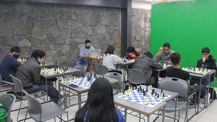 Selección de Ajedrez UV se prepara para Universiada Estatal 2024