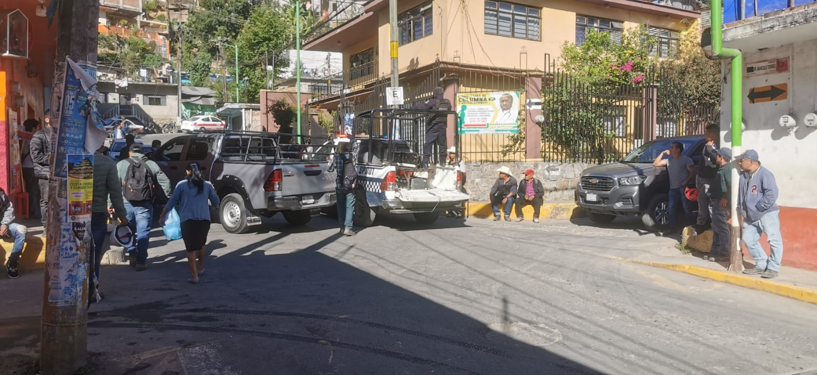 Bloqueo en Zongolica, Gobierno del Estado suspende rehabilitación de carretera y retira recursos etiquetados