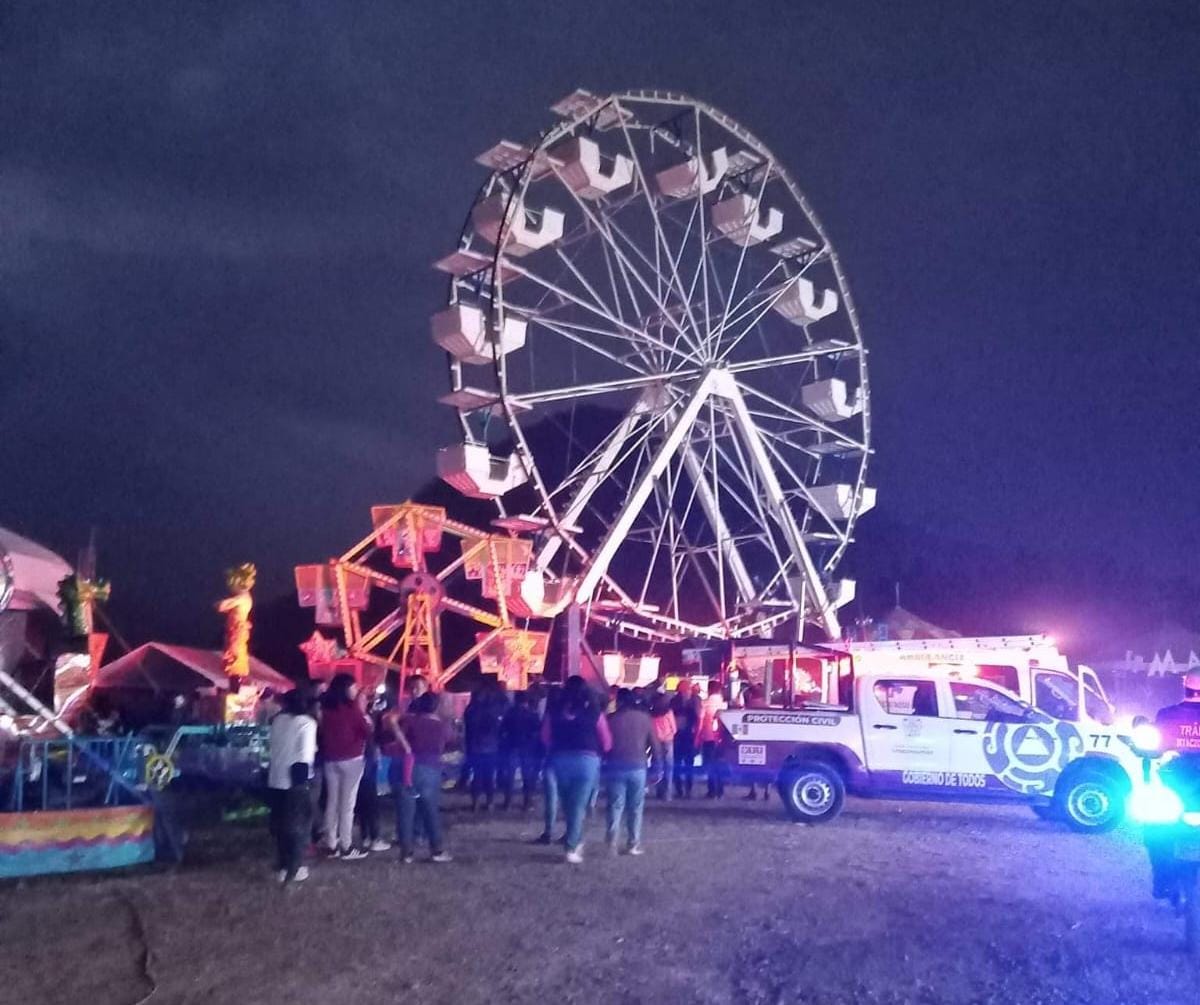 Padre e hija caen de juego mecánico a 15 metros de altura