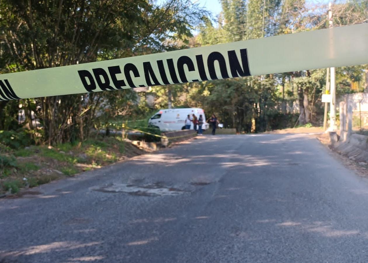 Localizan sin vida a motociclista en arroyo de aguas negras de Córdoba