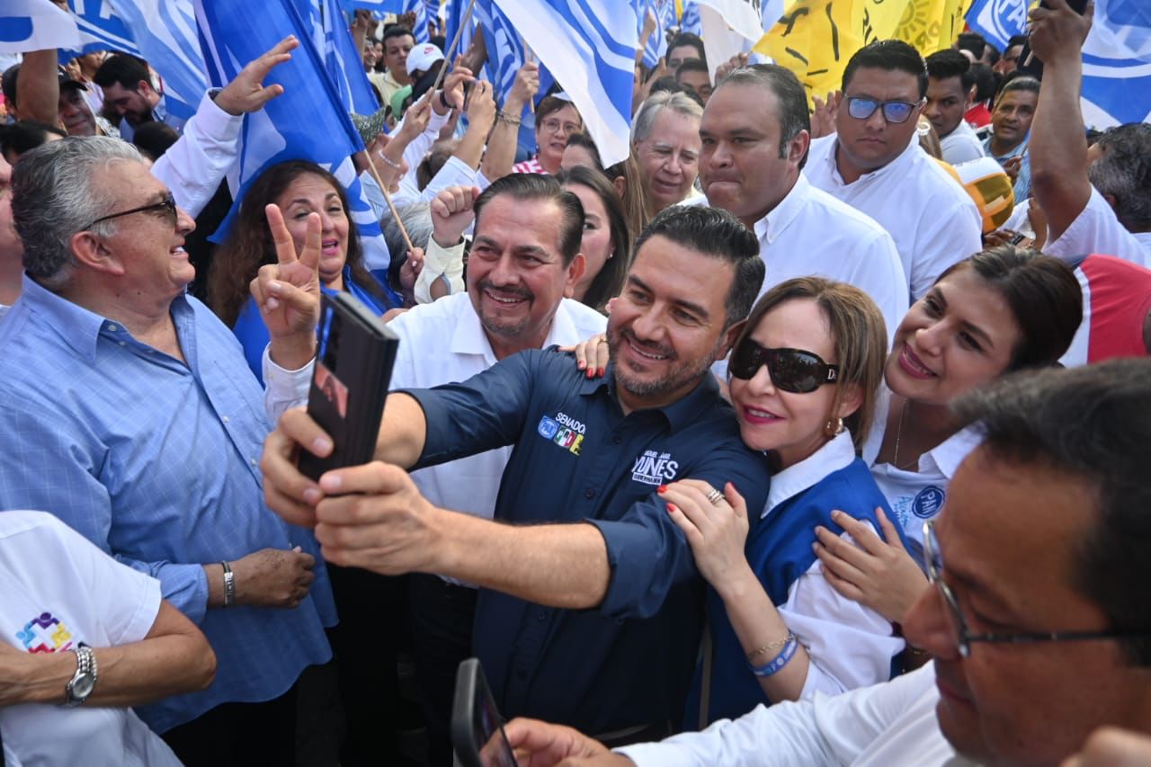 La carpeta azul de delitos contra mi familia no existe, dice Miguel Ángel Yunes Márquez
