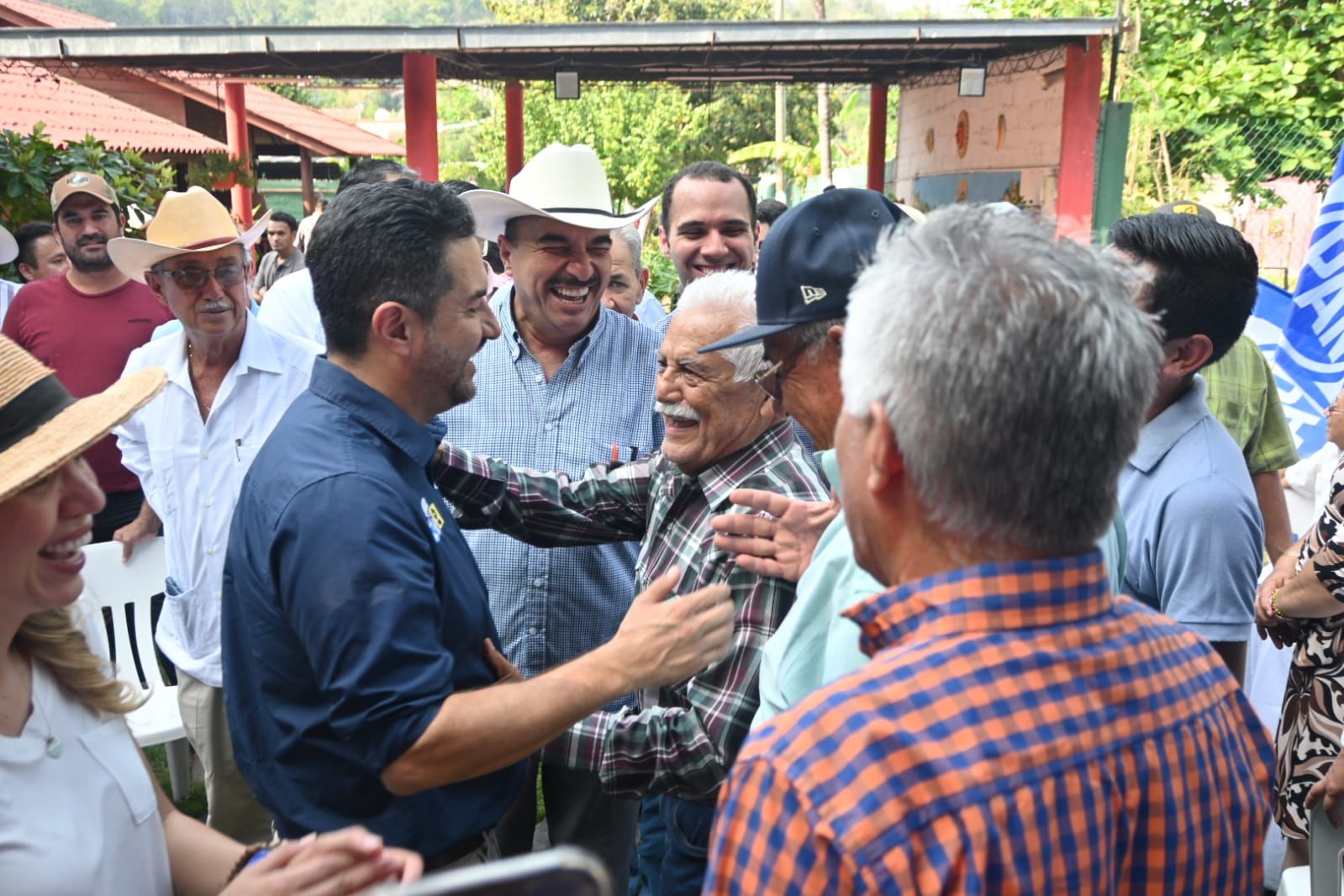 ¡Lucharemos para que vuelvan los apoyos al campo: Miguel Ángel Yunes Márquez