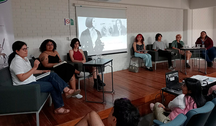 Alumnas de Letras Españolas analizaron producción literaria de escritoras